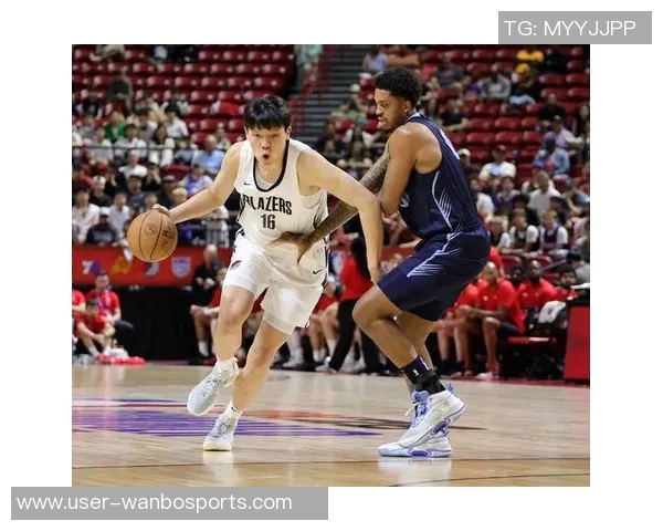 开拓者球迷嘉年华对抗赛黑队险胜白队杨瀚森队友夏普荣膺MVP称号 开拓者球迷嘉年华对抗赛黑队险胜白队杨瀚森队友夏普荣膺MVP称号